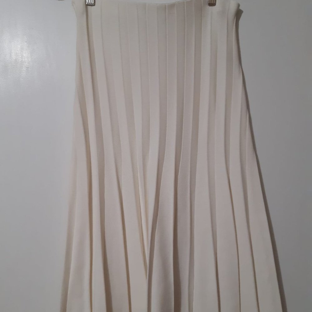 Brand New Knit Off- White Pleated Skirt